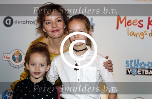 Utrecht 26 november 2016
Premiere Mees Kees in Utrecht met in hoofdrollen  Sanne Wallis de Vries Leendert de Ridder en Maarten Heijmans. Sanne Wallis de Vries met kinderen