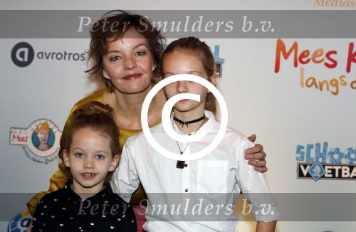 Utrecht 26 november 2016
Premiere Mees Kees in Utrecht met in hoofdrollen  Sanne Wallis de Vries Leendert de Ridder en Maarten Heijmans. Sanne Wallis de Vries met kinderen