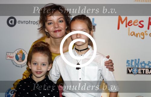 Utrecht 26 november 2016
Premiere Mees Kees in Utrecht met in hoofdrollen  Sanne Wallis de Vries Leendert de Ridder en Maarten Heijmans. Sanne Wallis de Vries met kinderen