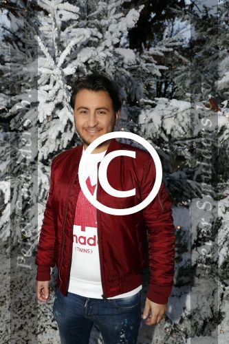 Kaatsheuvel 16 november 2016
Opnames videoclip Toppers met Rene Froger Gerard Joling Jeroen v d Boom Maxim Froger Danny Froger Lee Towers Andre Hazes jr O Gene en Maan. Opnames vonden plaats in de efteling.