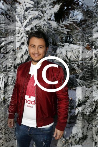 Kaatsheuvel 16 november 2016
Opnames videoclip Toppers met Rene Froger Gerard Joling Jeroen v d Boom Maxim Froger Danny Froger Lee Towers Andre Hazes jr O Gene en Maan. Opnames vonden plaats in de efteling.