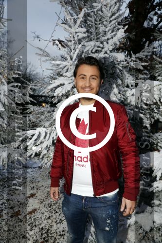 Kaatsheuvel 16 november 2016
Opnames videoclip Toppers met Rene Froger Gerard Joling Jeroen v d Boom Maxim Froger Danny Froger Lee Towers Andre Hazes jr O Gene en Maan. Opnames vonden plaats in de efteling.