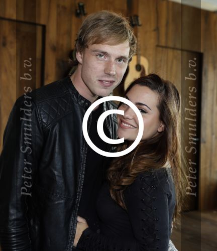 Amsterdam 30 september 2016
cd presentatie O\'GENE in de amsterdam toren . Marco Borsato reikt hem uit. Shelley Vol met vriend gitarist Rory de Kieviet