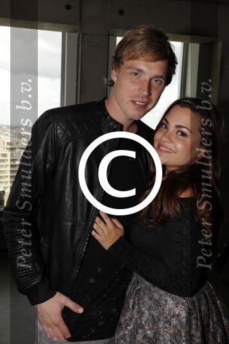 Amsterdam 30 september 2016
cd presentatie O\'GENE in de amsterdam toren . Marco Borsato reikt hem uit. Shelley Vol met vriend gitarist Rory de Kieviet