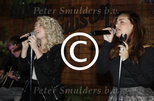 Amsterdam 30 september 2016
cd presentatie O\'GENE in de amsterdam toren . Marco Borsato reikt hem uit. Shelley Vol