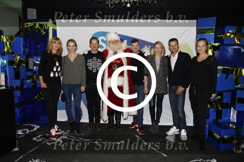 Amsterdam 7 december 2016
Sky radio Christmas tree event met oa Daphne en Emma Deckers Ronald de Boer Gers Pardoel Wilfred Genee Renate Verbaan en Bracha v Doesburgh. Fred v Leer en Manon Meijers zijn de jury. Marlayne Sahupala presenteert het geheel in het college hotel.