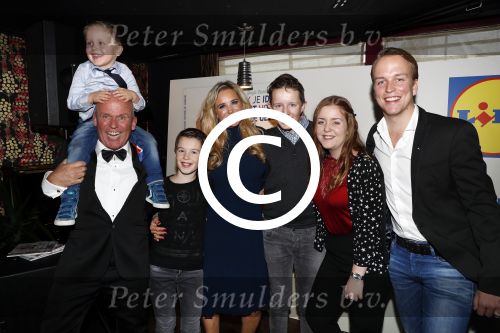 Hoorn 15 december 2016
Sonja Bakker presenteert haar 5e boek wat ze samen met Lidl uitgeeft. Haar man Jan Reus en alle kinderen zijn aanwezig