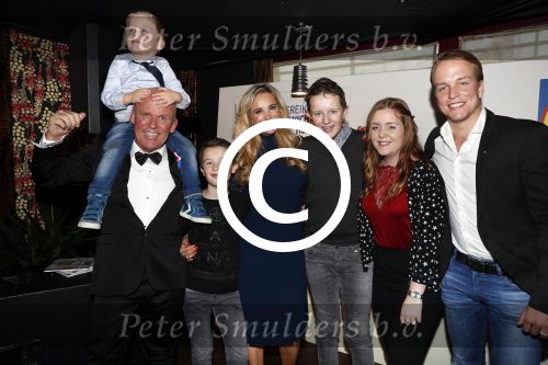 Hoorn 15 december 2016
Sonja Bakker presenteert haar 5e boek wat ze samen met Lidl uitgeeft. Haar man Jan Reus en alle kinderen zijn aanwezig