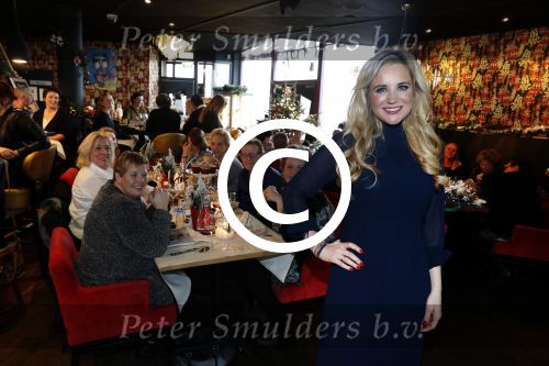 Hoorn 15 december 2016
Sonja Bakker presenteert haar 5e boek wat ze samen met Lidl uitgeeft. Haar man Jan Reus en alle kinderen zijn aanwezig