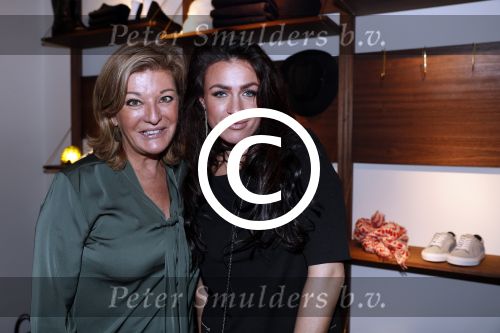 Amsterdam 17 december 2016 
Opening winkel Nynke Wynia door vriendin Micky Hoogendijk