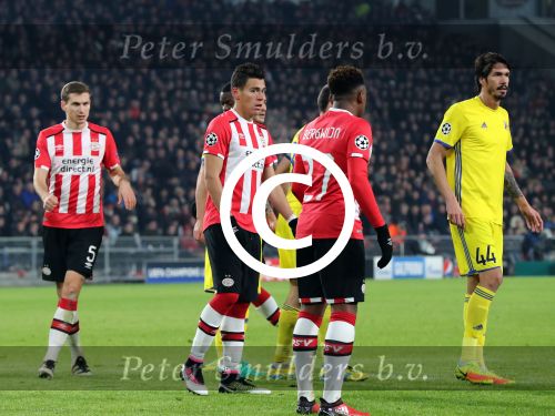 Eindhoven, 6 December 2016 Laatse groepswedstrijd in de Champions League Seizoen 2016/2017 PSV-FC Rostov, eindstand 0-0 en uitschakeling voor het gehele Europese Voetbal.
Steven Bergwijn Hector Moreno Daniel Schwaab