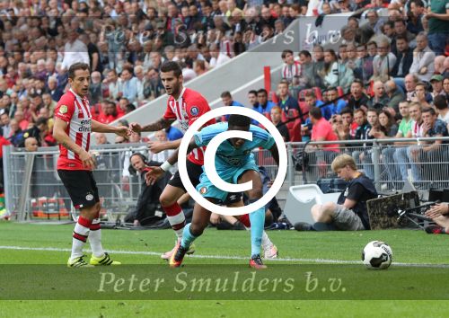Eindhoven, 18 September 2016 PSV-Feyenoord, eindstand 0-1 Kompetitie Seizoen 2016/2017
Terence Kongolo en Andres Guardado Gaston Pereiro
