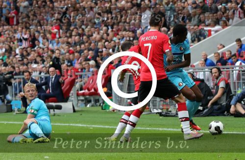 Eindhoven, 18 September 2016 PSV-Feyenoord, eindstand 0-1 Kompetitie Seizoen 2016/2017
Terence Kongolo en Gaston Pereiro