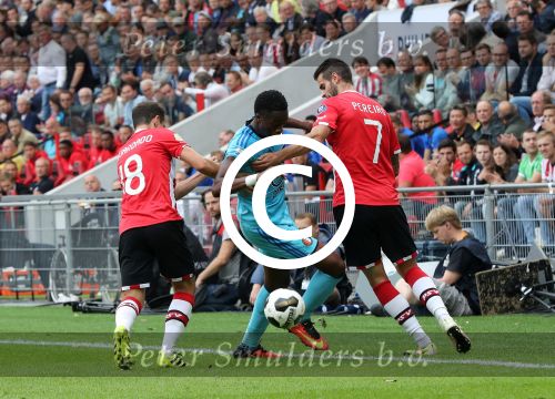 Eindhoven, 18 September 2016 PSV-Feyenoord, eindstand 0-1 Kompetitie Seizoen 2016/2017
Terence Kongolo en Gaston Pereiro