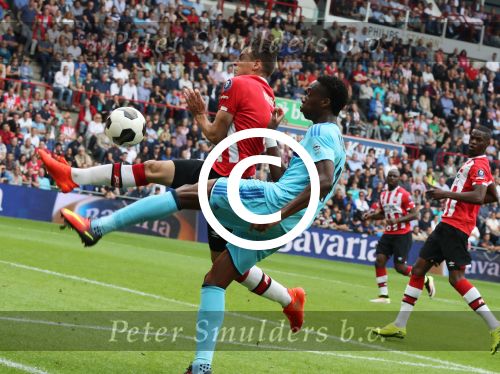 Eindhoven, 18 September 2016 PSV-Feyenoord, eindstand 0-1 Kompetitie Seizoen 2016/2017
Terence Kongolo en Santiago Arias