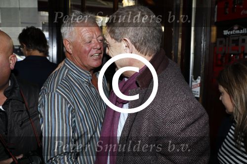 Amsterdam 25 november 2016
Boekpresentatie Johnny Rep bij cafe Scheltema. Johan Derksen reikt eerste exemplaar uit aan Heinz Stuy . Het boek is geschreven door  Mark v d Heuvel. Theo v Duyvenbode