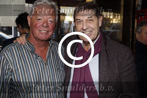 Amsterdam 25 november 2016
Boekpresentatie Johnny Rep bij cafe Scheltema. Johan Derksen reikt eerste exemplaar uit aan Heinz Stuy . Het boek is geschreven door  Mark v d Heuvel. Theo v Duyvenbode