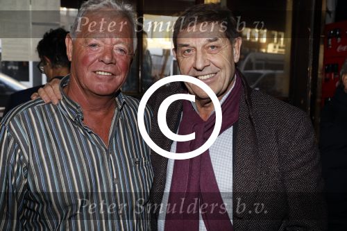 Amsterdam 25 november 2016
Boekpresentatie Johnny Rep bij cafe Scheltema. Johan Derksen reikt eerste exemplaar uit aan Heinz Stuy . Het boek is geschreven door  Mark v d Heuvel. Theo v Duyvenbode