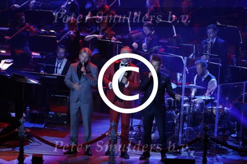 Amsterdam 28 november 2016
25 jaar Gordon artiest in het concertgebouw.
Gordon zingt met Wesley Klein en Thomas Berge