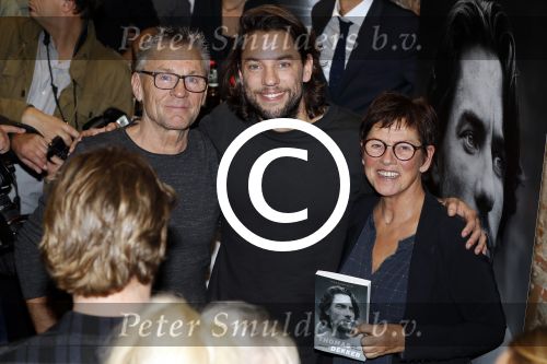 Amsterdam 15 november 2016 
Boekpresentatie Thomas Dekker. Het boek is geschreven door Thijs Zonneveld. Thomas met zijn vader en moeder