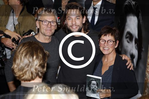 Amsterdam 15 november 2016 
Boekpresentatie Thomas Dekker. Het boek is geschreven door Thijs Zonneveld. Thomas met zijn vader en moeder