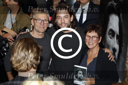 Amsterdam 15 november 2016 
Boekpresentatie Thomas Dekker. Het boek is geschreven door Thijs Zonneveld. Thomas met zijn vader en moeder