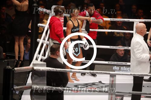 Oberhausen 10 december 2016
Rico Verhoeven wint zijn gevecht met Badr Hari tijdens de GLORY COLLISION in Oberhausen. Tiffany van Soest wint bij de dames