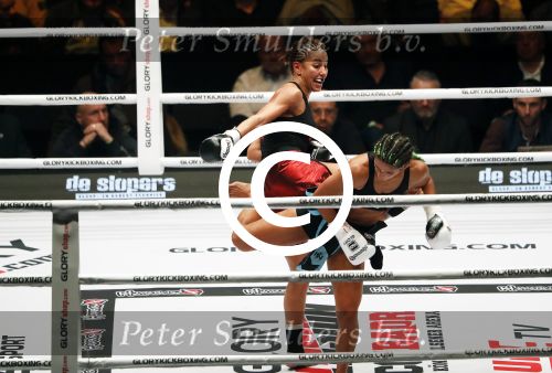 Oberhausen 10 december 2016
Rico Verhoeven wint zijn gevecht met Badr Hari tijdens de GLORY COLLISION in Oberhausen. Tiffany van Soest wint bij de dames