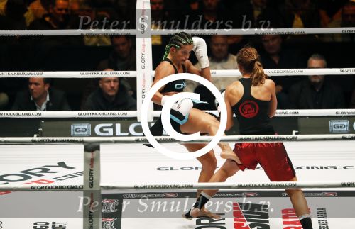 Oberhausen 10 december 2016
Rico Verhoeven wint zijn gevecht met Badr Hari tijdens de GLORY COLLISION in Oberhausen. Tiffany van Soest wint bij de dames