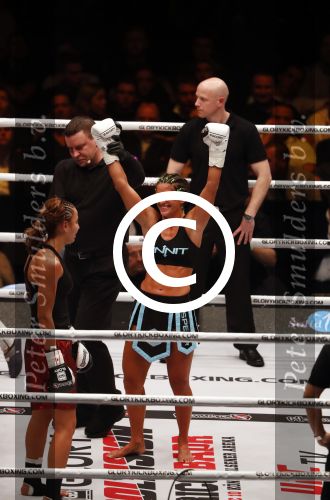 Oberhausen 10 december 2016
Rico Verhoeven wint zijn gevecht met Badr Hari tijdens de GLORY COLLISION in Oberhausen. Tiffany van Soest wint bij de dames