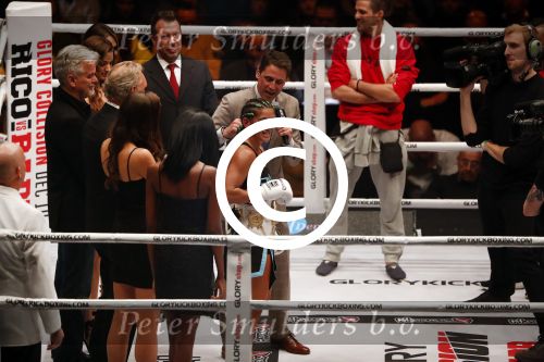 Oberhausen 10 december 2016
Rico Verhoeven wint zijn gevecht met Badr Hari tijdens de GLORY COLLISION in Oberhausen. Tiffany van Soest wint bij de dames