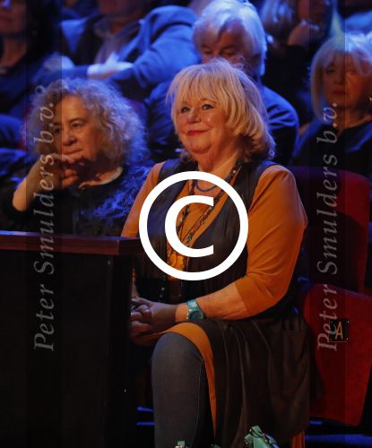 Amsterdam 20 november 2016
Rob de Nijs krijgt de radio5 oeuvre award in theater Amsterdam . Zijn vrouw Henriette en zoons Robert en Yoshi zijn ook aanwezig alsmede zijn ex vrouw Belinda meuldijk. Tineke de Nooij