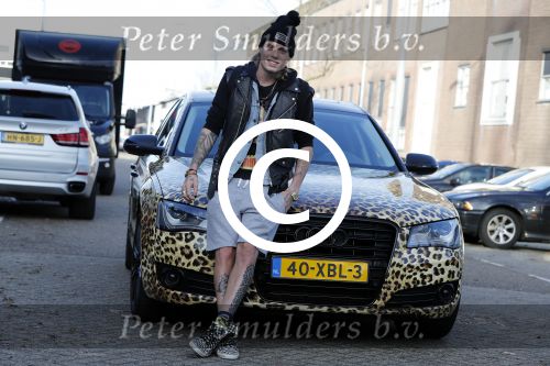 Amnsterdam 24 november 2016
Tony Peroni  jr met zijn audi die gestickerd is met tijgerprint . Tony was bij Buddha to Buddha