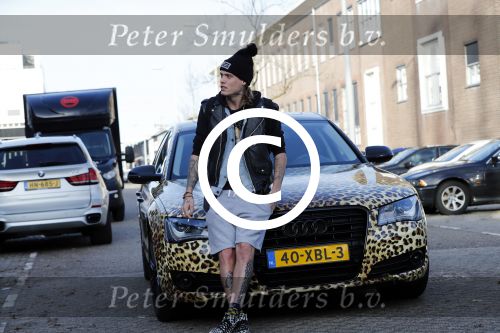 Amnsterdam 24 november 2016
Tony Peroni  jr met zijn audi die gestickerd is met tijgerprint . Tony was bij Buddha to Buddha