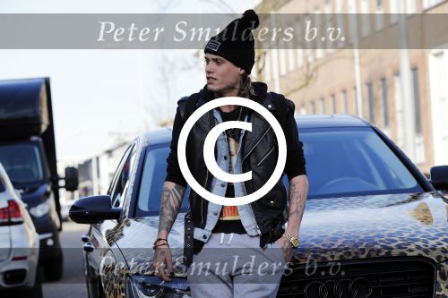 Amnsterdam 24 november 2016
Tony Peroni  jr met zijn audi die gestickerd is met tijgerprint . Tony was bij Buddha to Buddha