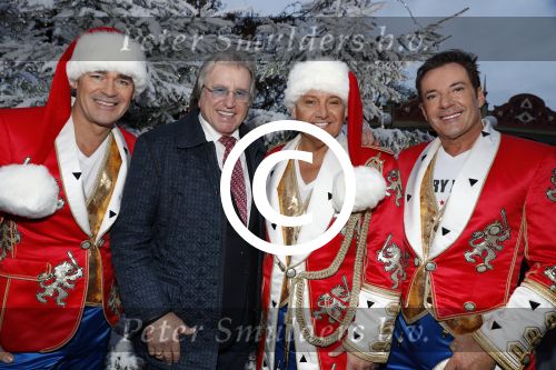 Kaatsheuvel 16 november 2016
Opnames videoclip Toppers met Rene Froger Gerard Joling Jeroen v d Boom Maxim Froger Danny Froger Lee Towers Andre Hazes jr O Gene en Maan. Opnames vonden plaats in de efteling.