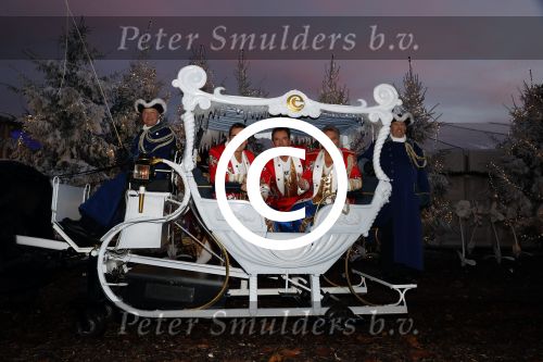 Kaatsheuvel 16 november 2016
Opnames videoclip Toppers met Rene Froger Gerard Joling Jeroen v d Boom Maxim Froger Danny Froger Lee Towers Andre Hazes jr O Gene en Maan. Opnames vonden plaats in de efteling.