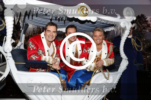 Kaatsheuvel 16 november 2016
Opnames videoclip Toppers met Rene Froger Gerard Joling Jeroen v d Boom Maxim Froger Danny Froger Lee Towers Andre Hazes jr O Gene en Maan. Opnames vonden plaats in de efteling.