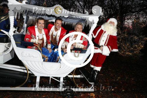 Kaatsheuvel 16 november 2016
Opnames videoclip Toppers met Rene Froger Gerard Joling Jeroen v d Boom Maxim Froger Danny Froger Lee Towers Andre Hazes jr O Gene en Maan. Opnames vonden plaats in de efteling.