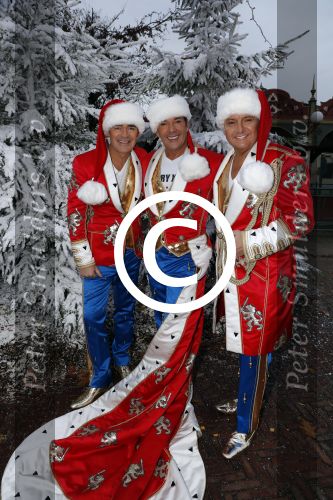 Kaatsheuvel 16 november 2016
Opnames videoclip Toppers met Rene Froger Gerard Joling Jeroen v d Boom Maxim Froger Danny Froger Lee Towers Andre Hazes jr O Gene en Maan. Opnames vonden plaats in de efteling.