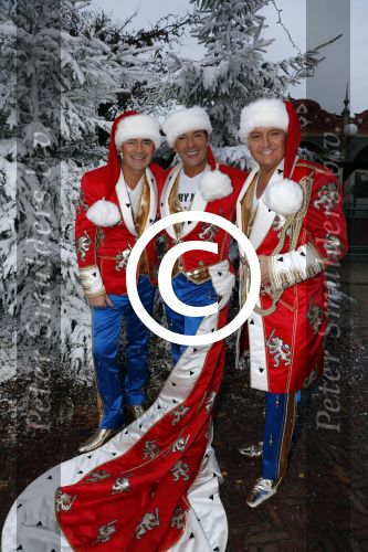 Kaatsheuvel 16 november 2016
Opnames videoclip Toppers met Rene Froger Gerard Joling Jeroen v d Boom Maxim Froger Danny Froger Lee Towers Andre Hazes jr O Gene en Maan. Opnames vonden plaats in de efteling.