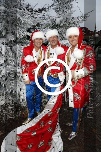 Kaatsheuvel 16 november 2016
Opnames videoclip Toppers met Rene Froger Gerard Joling Jeroen v d Boom Maxim Froger Danny Froger Lee Towers Andre Hazes jr O Gene en Maan. Opnames vonden plaats in de efteling.