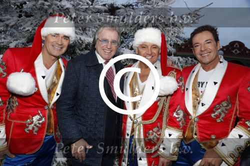 Kaatsheuvel 16 november 2016
Opnames videoclip Toppers met Rene Froger Gerard Joling Jeroen v d Boom Maxim Froger Danny Froger Lee Towers Andre Hazes jr O Gene en Maan. Opnames vonden plaats in de efteling.