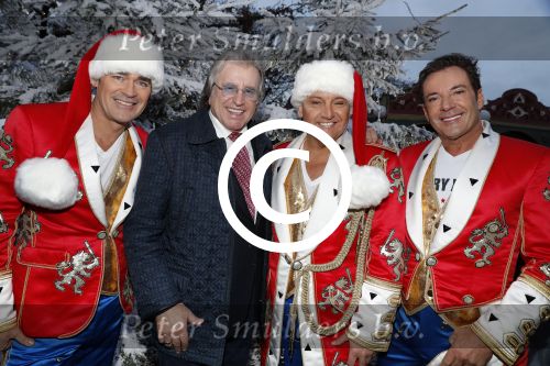 Kaatsheuvel 16 november 2016
Opnames videoclip Toppers met Rene Froger Gerard Joling Jeroen v d Boom Maxim Froger Danny Froger Lee Towers Andre Hazes jr O Gene en Maan. Opnames vonden plaats in de efteling.
