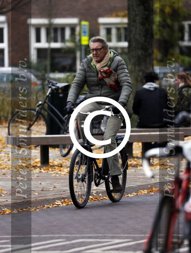 Amsterdam 30 november 2016 
Ursul de Geer op de fiets in Amsterdam