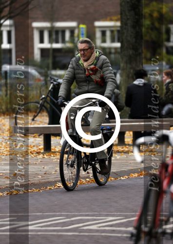 Amsterdam 30 november 2016 
Ursul de Geer op de fiets in Amsterdam