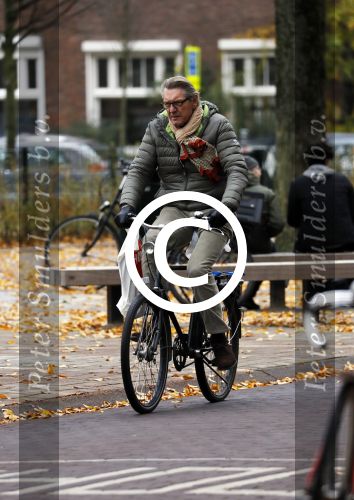 Amsterdam 30 november 2016 
Ursul de Geer op de fiets in Amsterdam