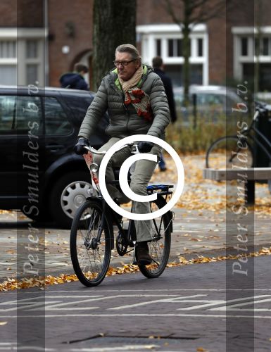 Amsterdam 30 november 2016 
Ursul de Geer op de fiets in Amsterdam