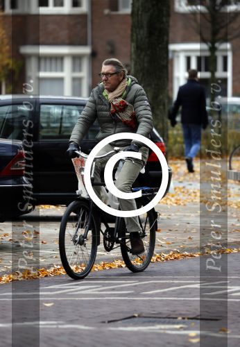 Amsterdam 30 november 2016 
Ursul de Geer op de fiets in Amsterdam