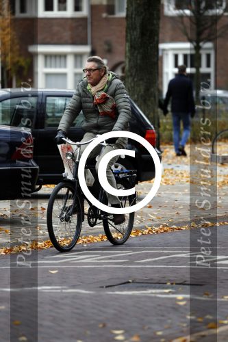 Amsterdam 30 november 2016 
Ursul de Geer op de fiets in Amsterdam